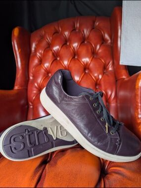 Men's Casual Leather Sneakers in Dark Burgundy
